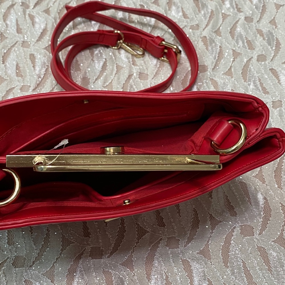 Handbags - Picture 3 of 4